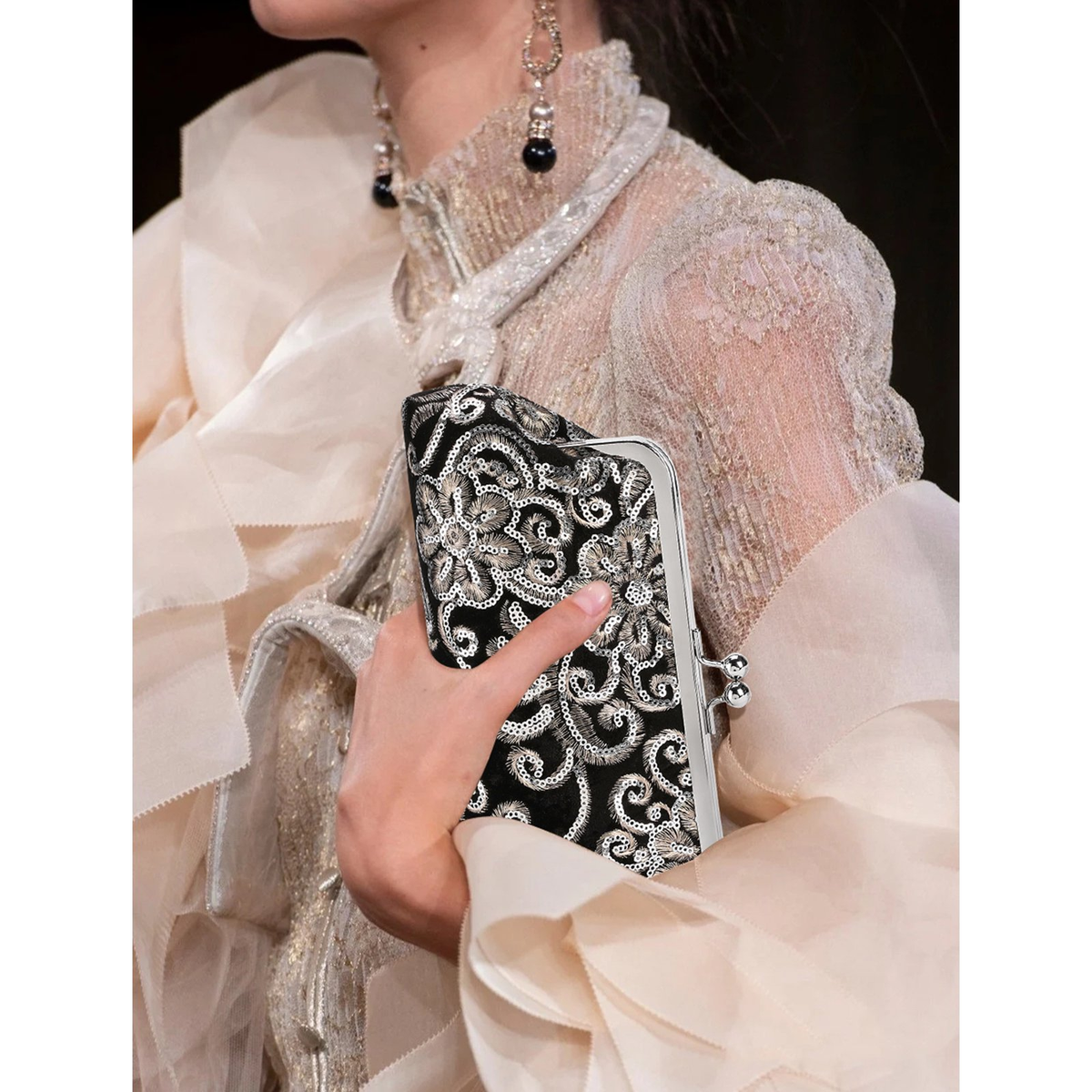 LOUEBICA Clutch Purse for Women Floral Embroidery Sequin Evening Bags Elegant Kiss Lock Wedding Party Cocktail